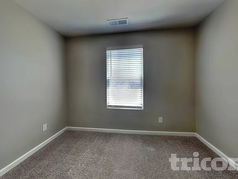 210 Coventry Ct — Photo 9
