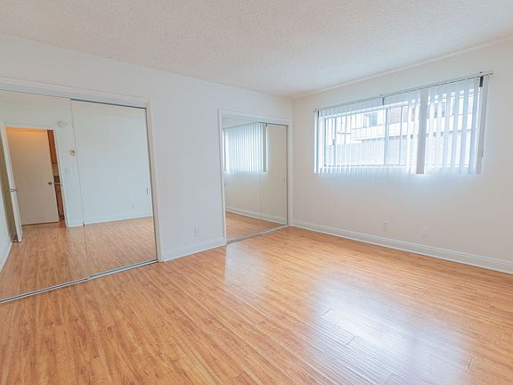 3rd image of 1255 Granville Ave APT 6