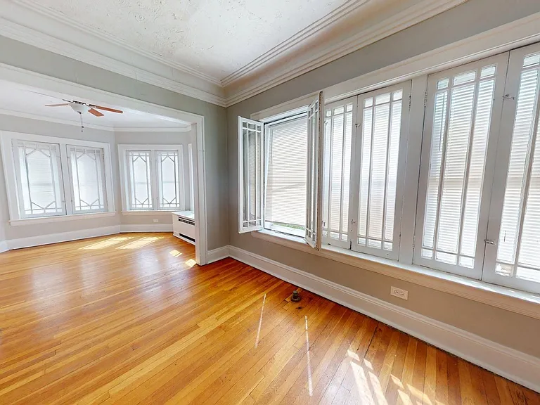 2729 Euclid Heights Blvd — Photo 4