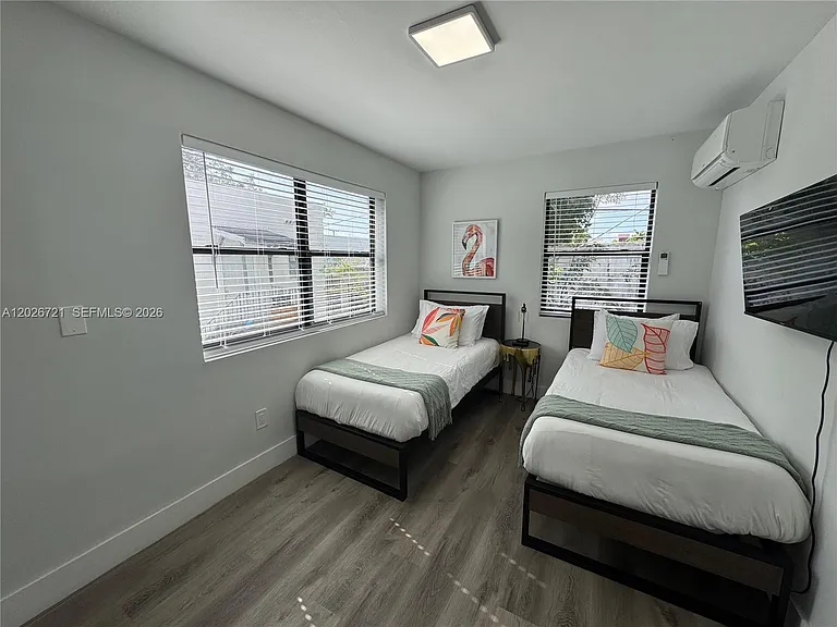 584 NW 30th St #3 — Photo 4