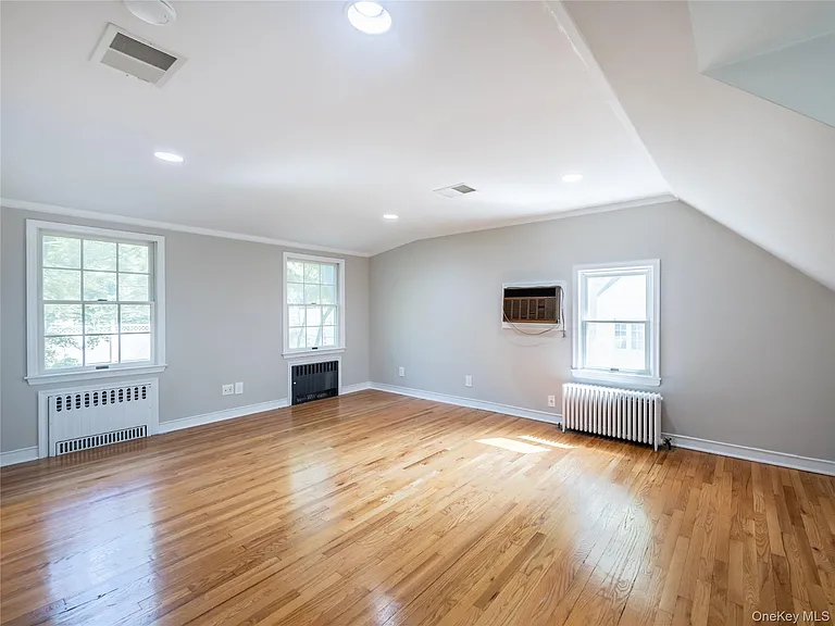 35 Bogart Ave — Photo 21