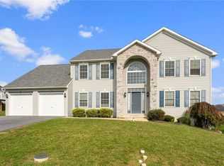 117 Edinboro Ln, Reading, PA 19605