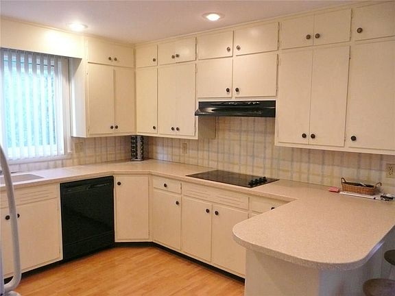 4th image of 1362 Park Ave