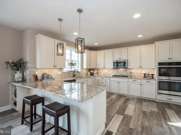 1067 Stuart Dr, Pottstown, PA 19464