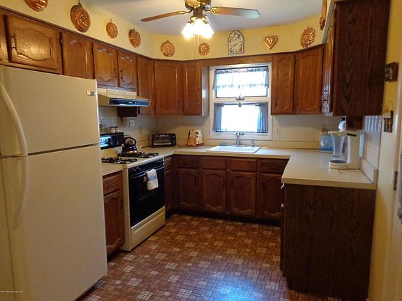 5th image of 55 Westport Dr