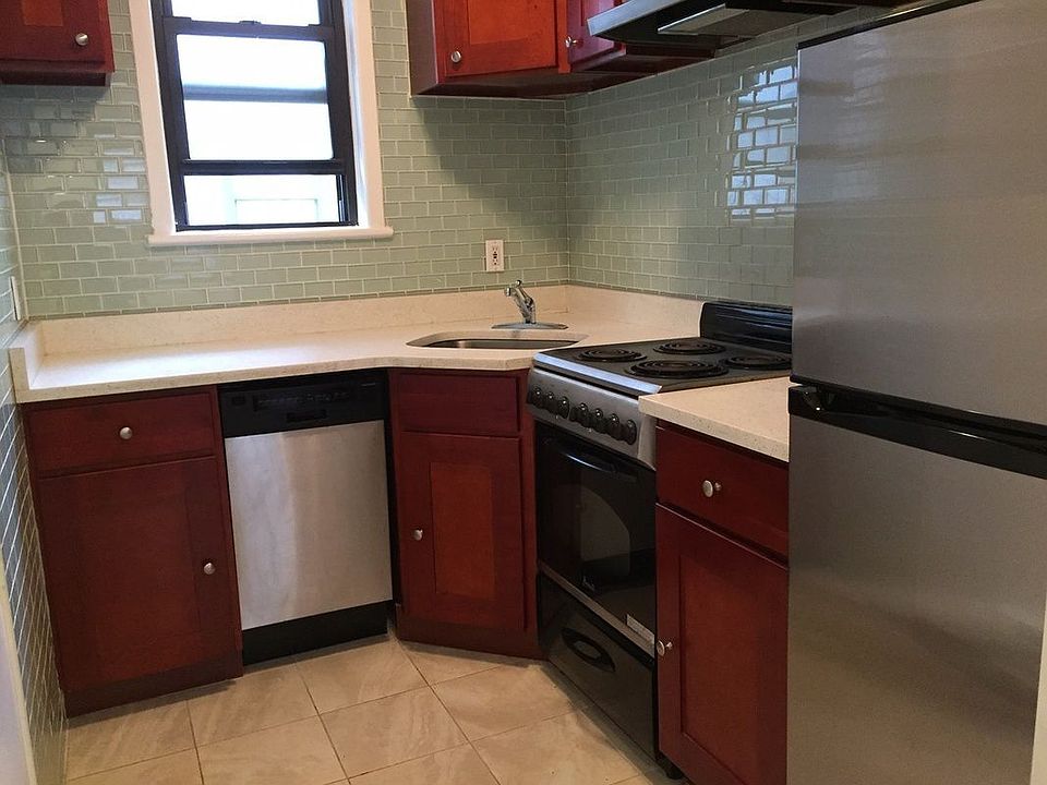 2nd image of 69 Thompson St APT C