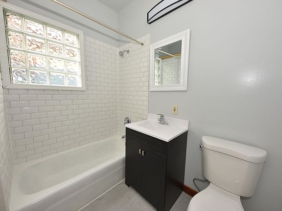 5th image of 2620 N Hubbard St #1