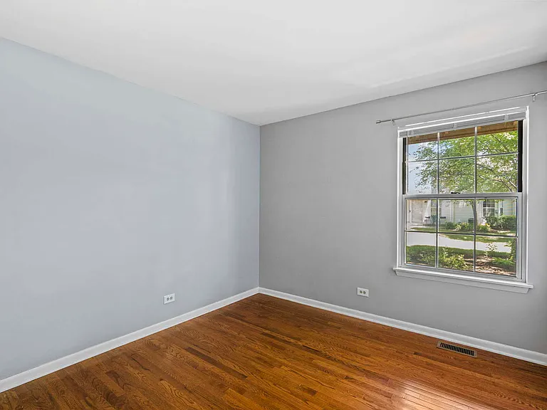 2146 Camden Ln — Photo 12