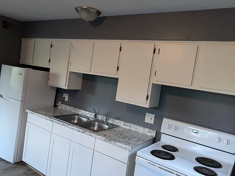 2825 Westknolls Ln #4 — Photo 6