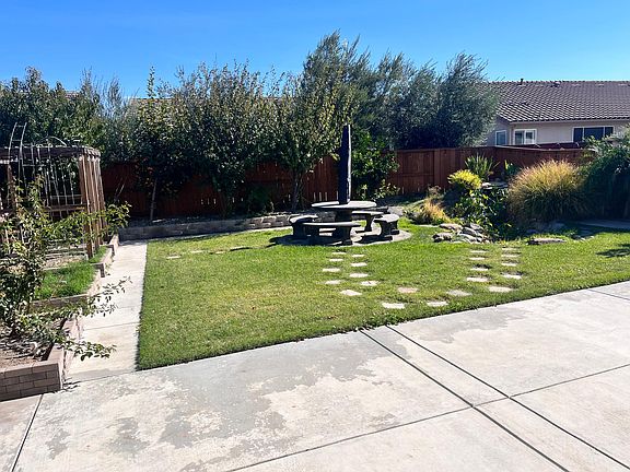 2nd image of 10172 Kayla Ave
