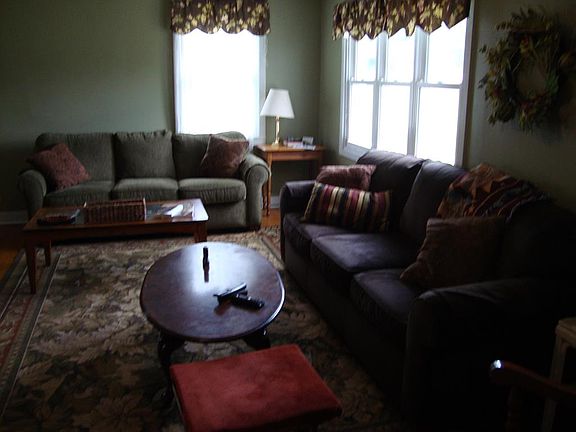 3rd image of 44 Sanford Ln