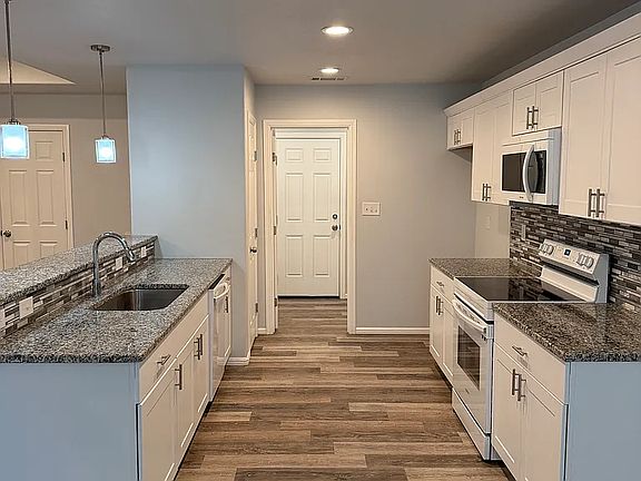 4th image of 1626 Wrigley Dr