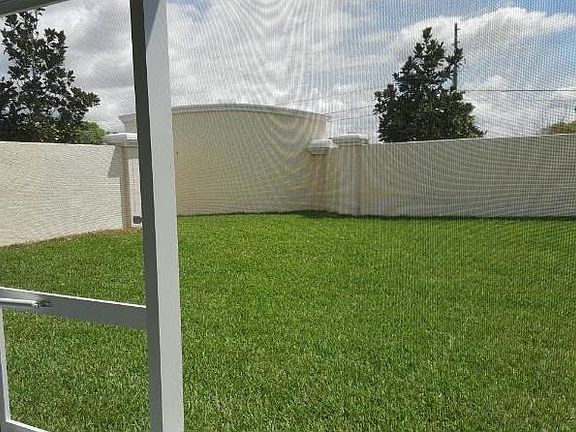 4th image of 863 Jefferson Blvd