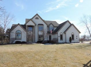 W223N3624 Ridgeside Ct, Pewaukee, WI 53072