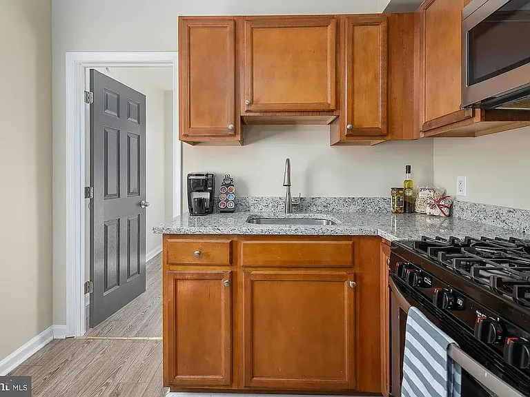 2444 Druid Hill Ave — Photo 33
