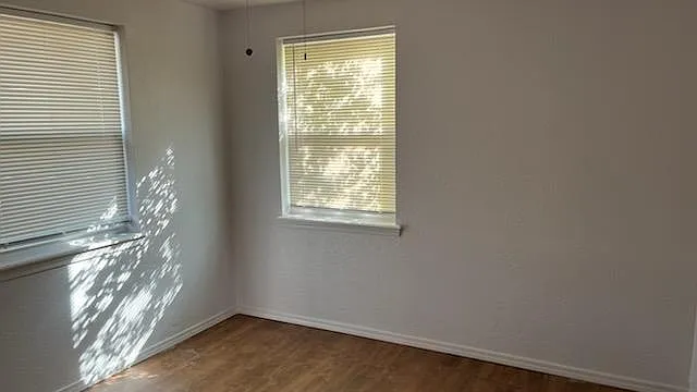 3 bed, 1000 sqft, $945 — Photo 2