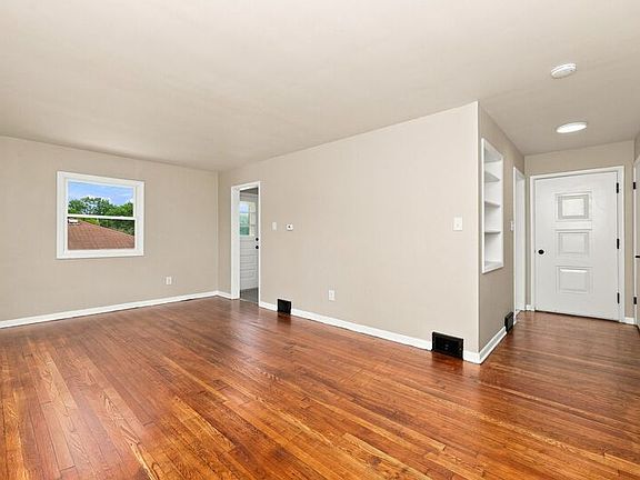 5th image of 248 Canterbury Dr