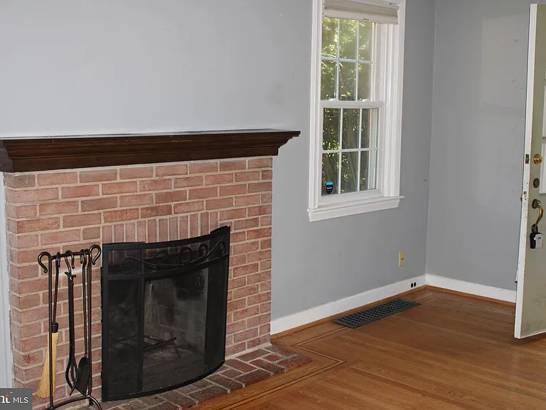 35 Moreland Rd — Photo 9