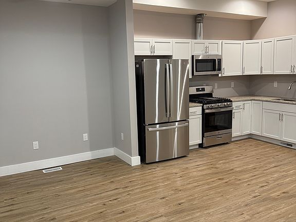 5th image of 352 Spencer St NE #2