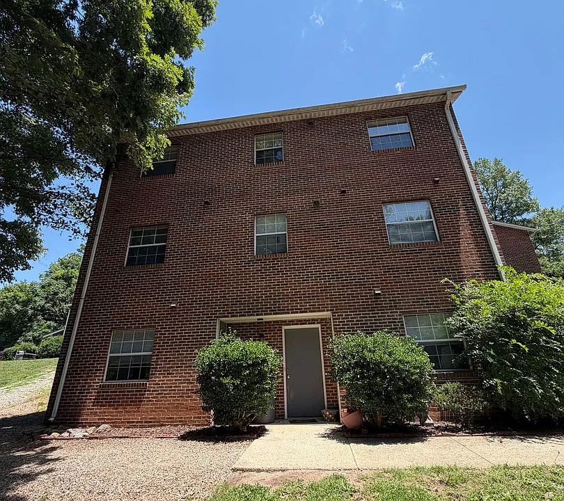 3802 Lexington Dr