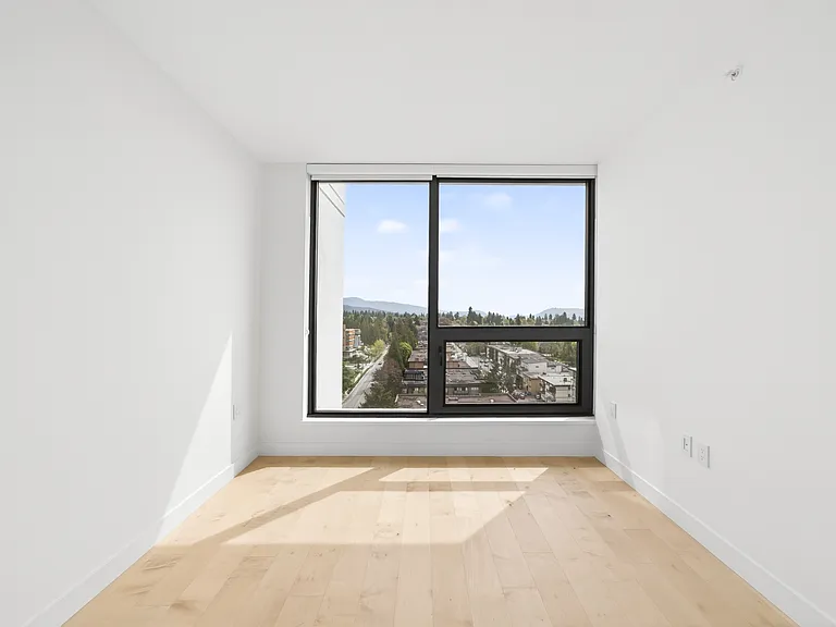135 E 13th St #1301 — Photo 9