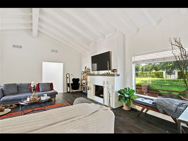 23003 Mariano St — Photo 4