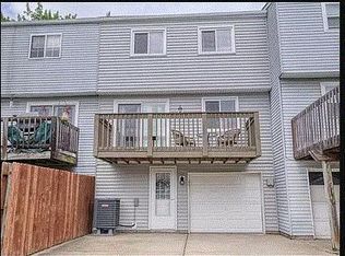 516 Hemlock Ct, Coraopolis, PA 15108