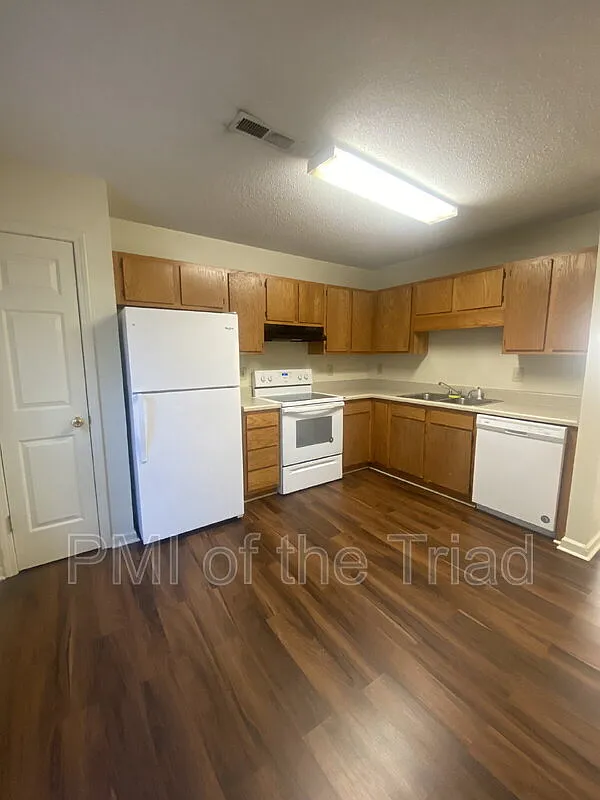 2 bed, 1.5 bath, 850 sqft, $1,100 — Photo 3