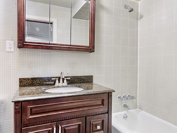 5th image of 496 11th St APT 3