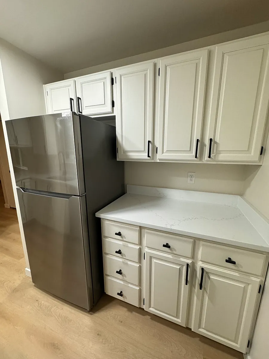 Building Photo - 9522 8th Ave NW #B