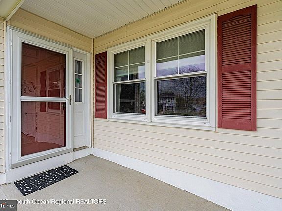 4th image of 1053 Irving Pl