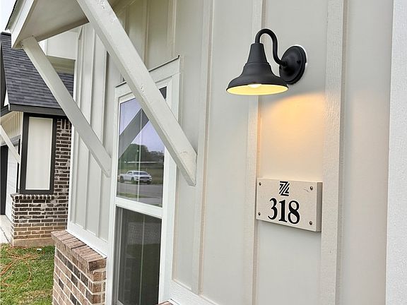 3rd image of 318 Cardinal Dr