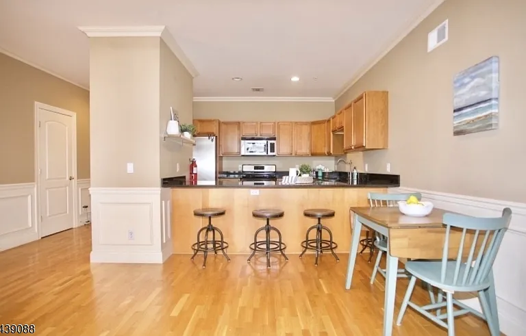 1677 Springfield Ave #13 — Photo 1