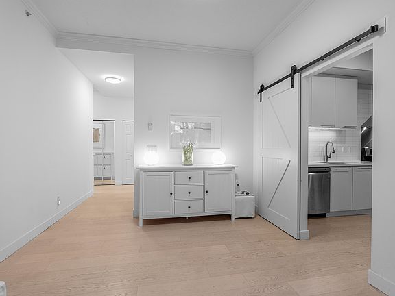 5th image of 160 W Keith Rd #101