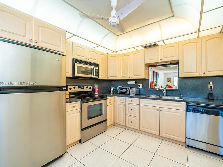 2101 Lucaya Bnd #C1 — Photo 4