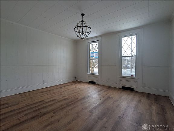 3rd image of 242 Laurel Oak St