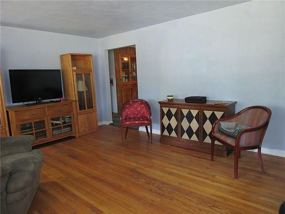 3rd image of 7905 Allison Ave