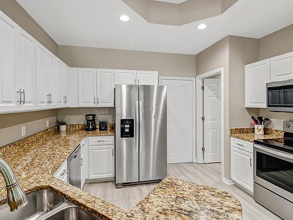 5th image of 9807 Solera Cove Poin #104