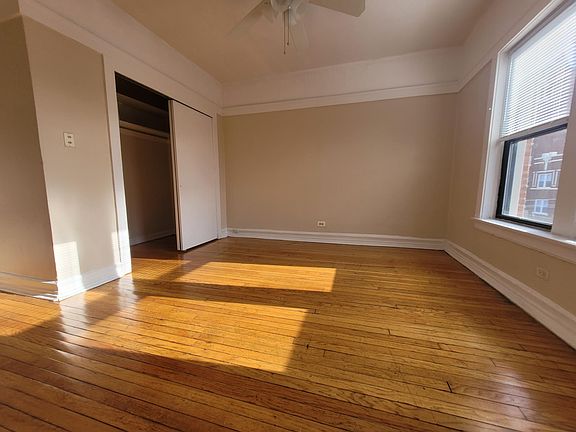 4th image of 7443 N Greenview Ave