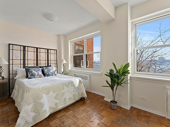 4th image of 11 Riverside Dr APT 6HW