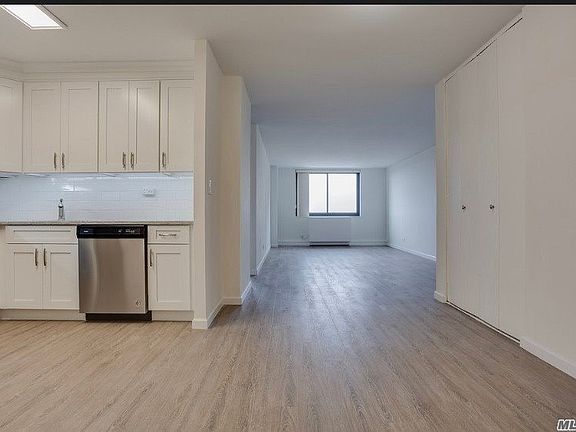 3rd image of 2 Bay Club Dr APT 11M