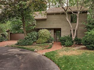 12616 Cedar Rd, Cleveland Heights, OH 44106