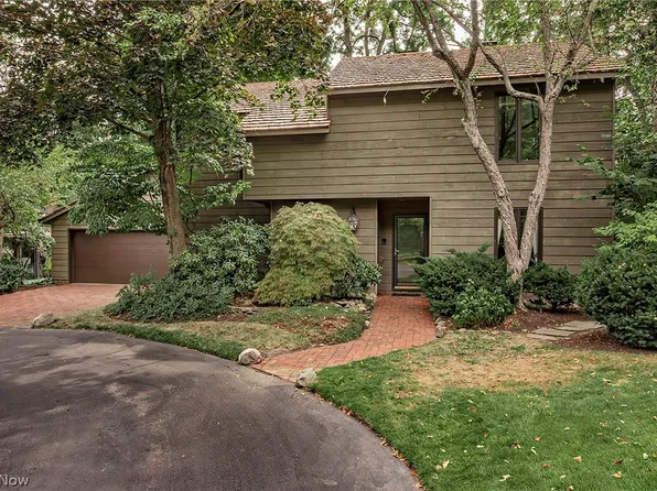 12616 Cedar Rd, Cleveland Heights, OH 44106