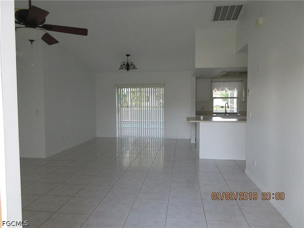 3 bed, 2.0 bath, 1338 sqft, $2,000 — Photo 2