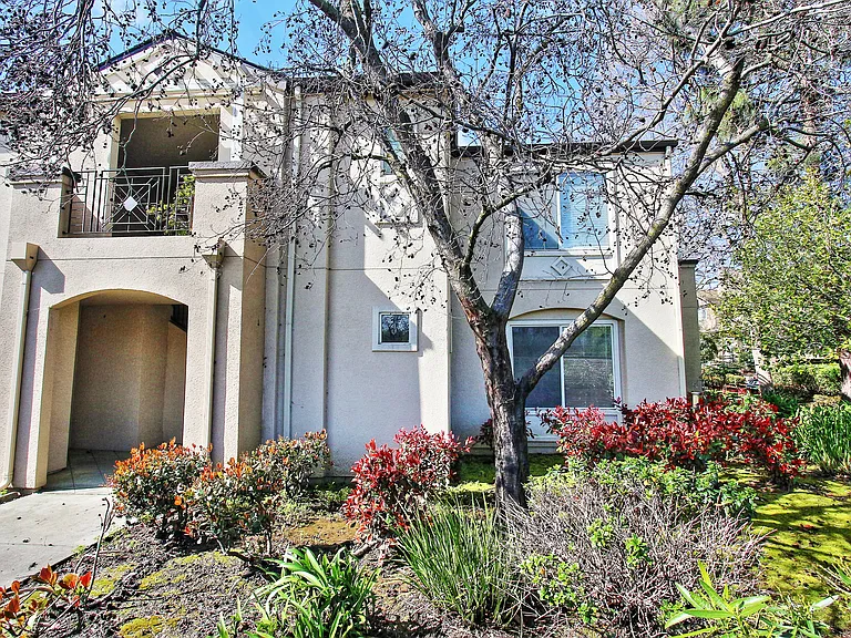745 Overture Ct — Photo 2
