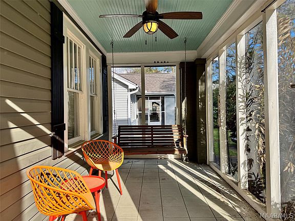 4th image of 2237 Winona Ave