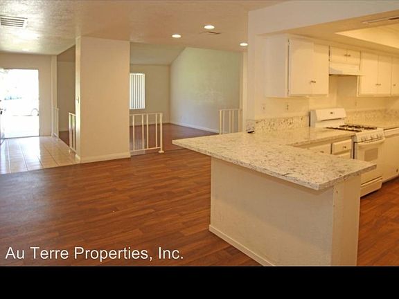 3rd image of 920 S Park Cir APT 1