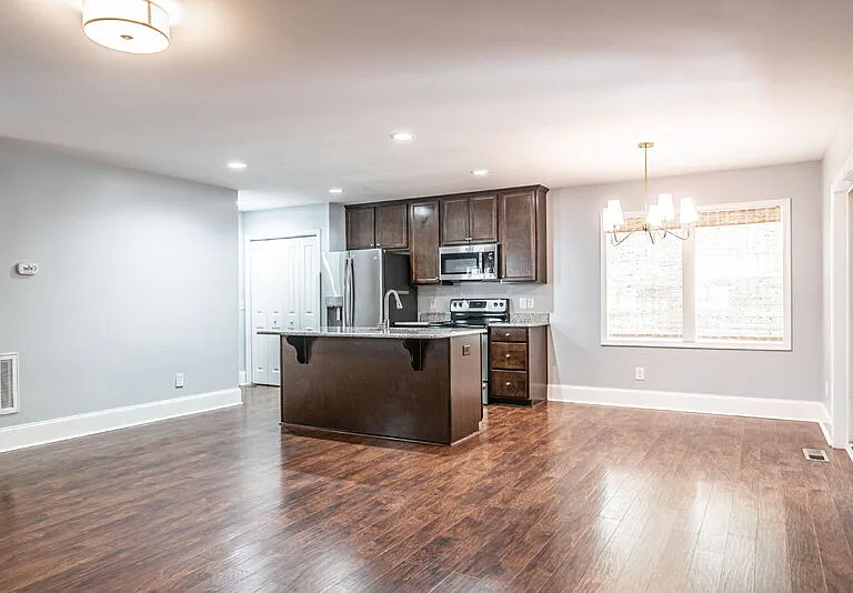 555 N Saylor St — Photo 7