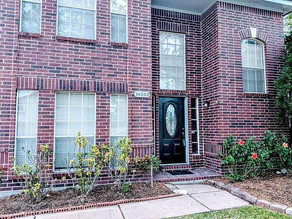 3rd image of 14202 Summerville Ln