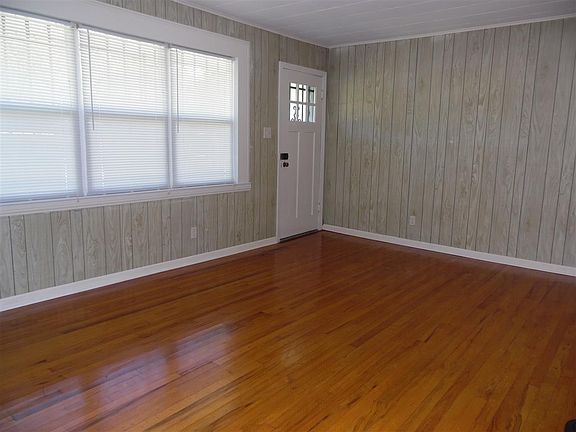 3rd image of 3295 Texas St